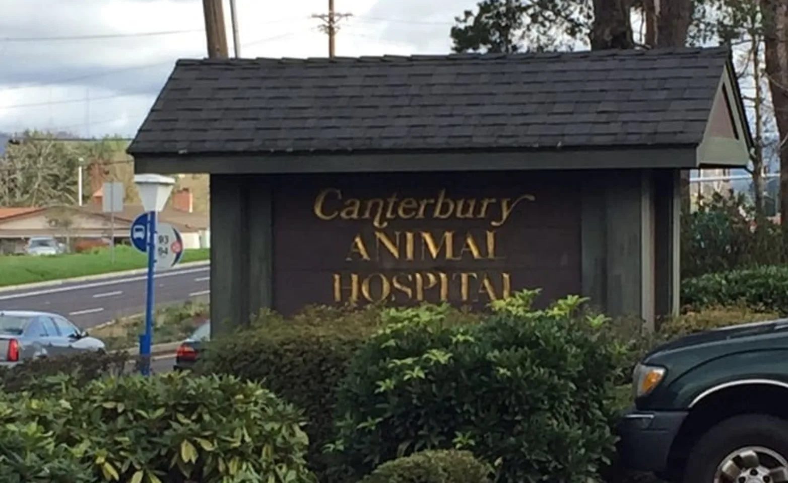Front sign in front of Canterbury Animal Hospital in Tigard, OR